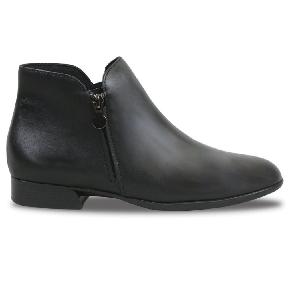 Black Ankle Boots Munro Women's Averee Boot in Black Leather Sz 7W